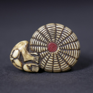 № 1404 Нэцкэ «Обезьяна с корзиной»